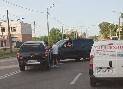 ДТП в Харькове: Столкновение легковушек перекрыло движение (ФОТО)