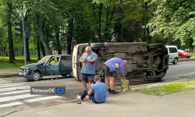 ДТП Харьков: на ХТЗ столкнулись три автомобиля