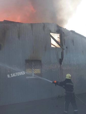 В Харькове  сгорел автомалярный цех с находящимися внутри автомобилями