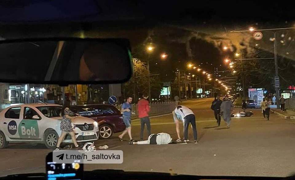 ДТП Харьков: мотоцикл и такси столкнулись на Ботсаду