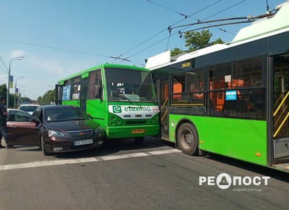 Отказали тормоза: маршрутка №263 попала в ДТП на Белгородском шоссе (видео, фото)