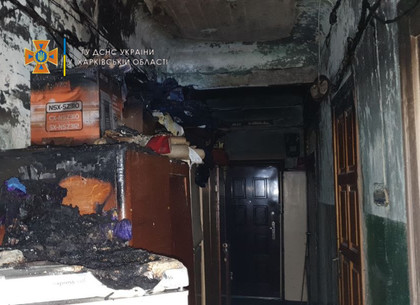 В Харькове пожарные спиливали решетки на окнах, чтобы эвакуировать жильцов