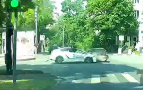 ДТП в центре Харькова: На проспекте Науки разбились авто полиции и легковушка (видео)