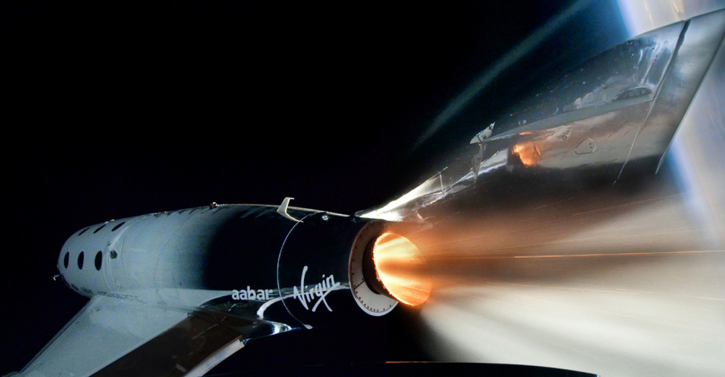 Ракетоплан Unity компании Virgin Galactic совершил свой первый коммерческий суборбитальный полет с туристом на борту