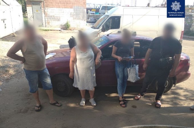 Краденные вещи обнаружили в остановленном на Полтавском Шляхе автомобиле