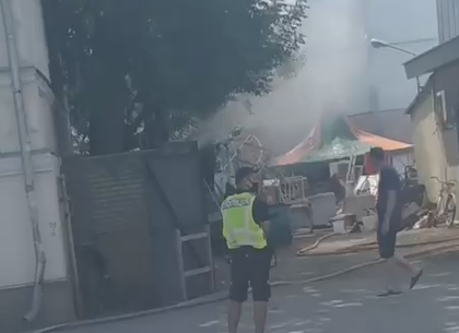 В Харькове горит пиццерия (видео)