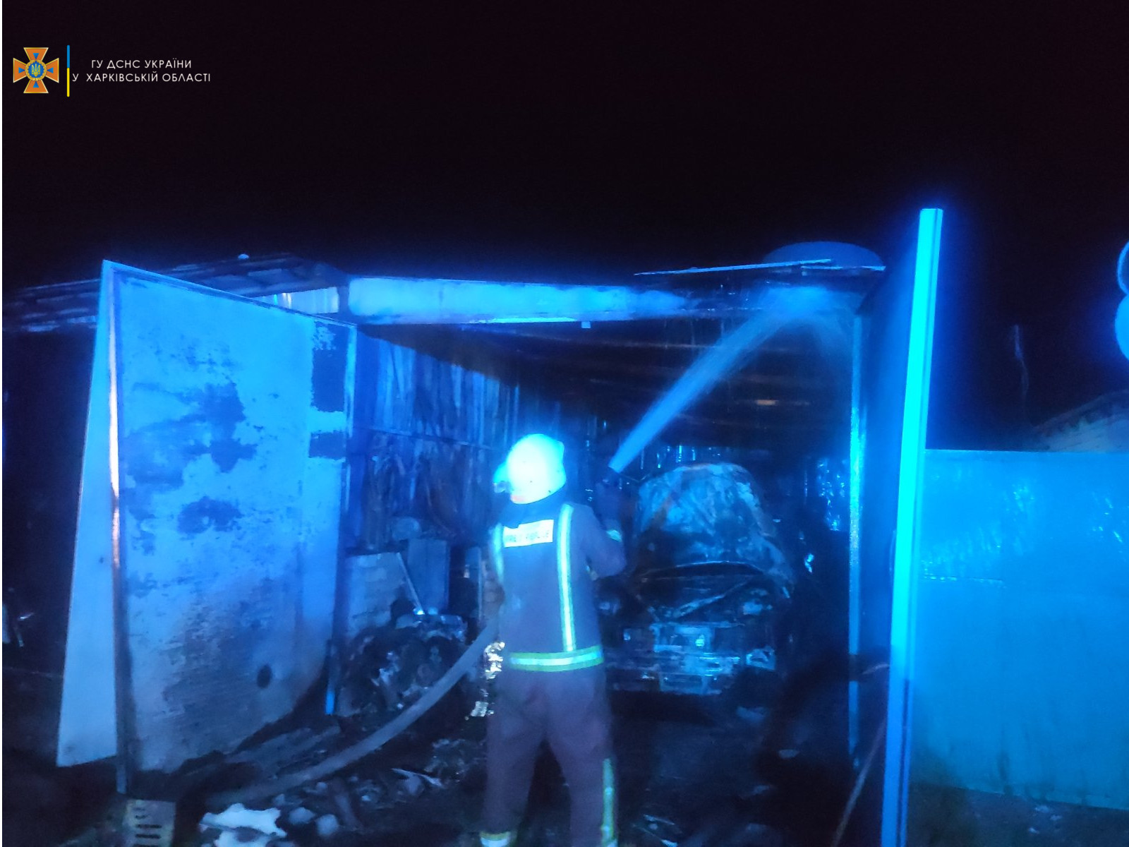 Пожар Харьков: сгорел гараж с двумя авто