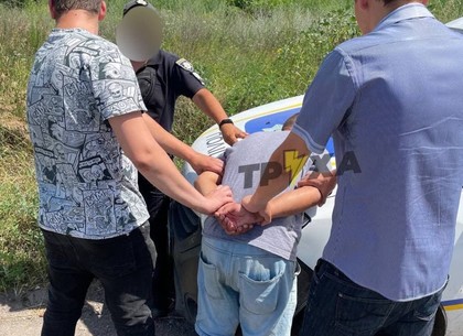Под Харьковом поймали насильника, напавшего на женщину (фото)