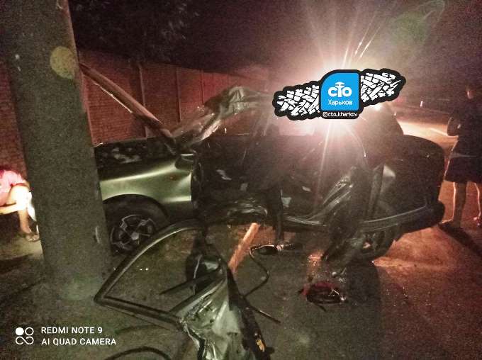 ДТП Харьков: автомобиль врезался в столб