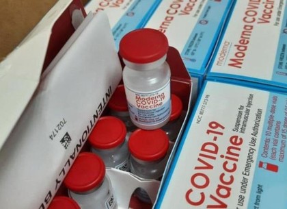 Коронавирус: в Харьков привезли американскую вакцину Moderna (фото)