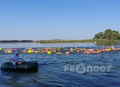 На Печенежском водохранилище проходит соревнование пловцов на открытой воде  Kharkiv OPEN SWIM