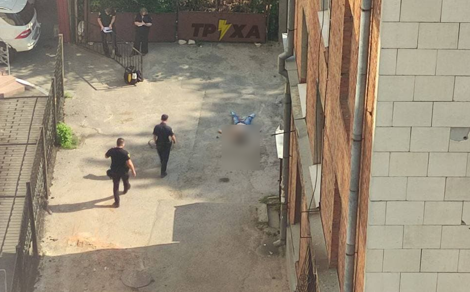 Женщина выпрыгнула из окна 7 этажа. Новости Харькова