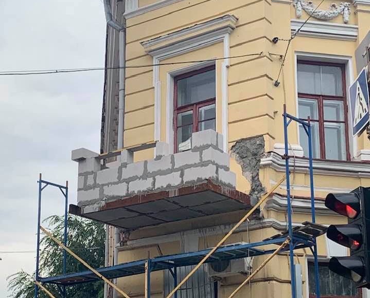 Рухнувший балкон музея восстанавливают по проекту областного Департамента. Новости Харькова