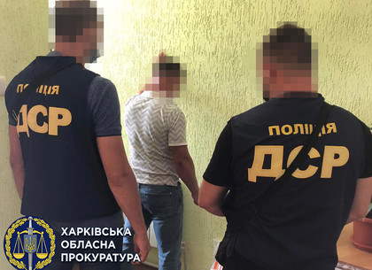 Криминальный дуэт: Под Харьковом чиновник и его сообщница пойманы на взятке (фото)