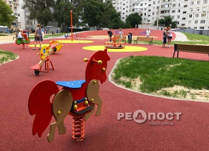 В Харькове на Алексеевке открылась новая детская площадка