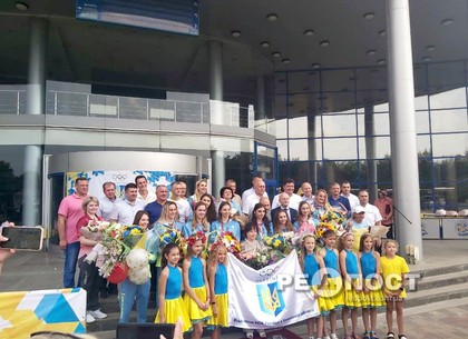 Сборная Украины по синхронному плаванию с триумфом вернулась в Харьков с Олимпиады в Токио (фото, видео)