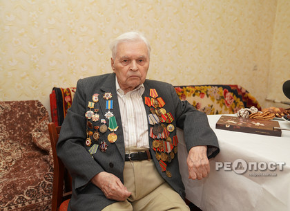 Живая легенда Харькова Николай Зимонин принимает поздравления с Днем освобождения города