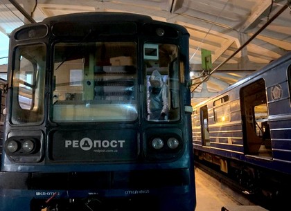 В харьковском метро показали, как моют и дезинфицируют вагоны