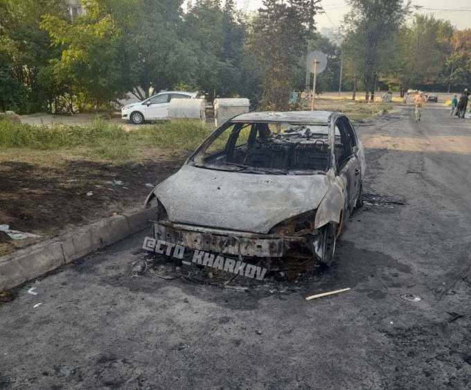 Автомобиль сгорел в ночь на 18 августа на улице Краснодарской в Харькове