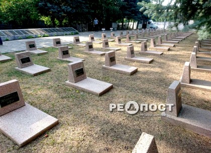 В Харькове братские могилы и захоронения героев Второй мировой войны привели в порядок