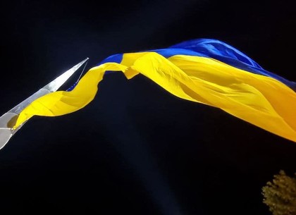 Самый высокий флагшток в Украине выдержал испытание харьковским ветром (видео)