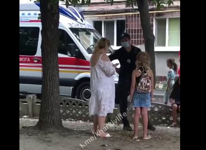 Пыталась задушить ребенка: В Харькове девочка чуть не убила из-за игрушки (видео)