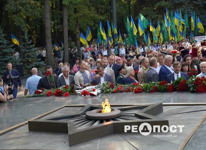 На Мемориале Славы харьковчане почтили память освободителей Харькова