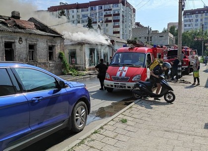 Пожар в Харькове: на Искринской горит дом (фото)