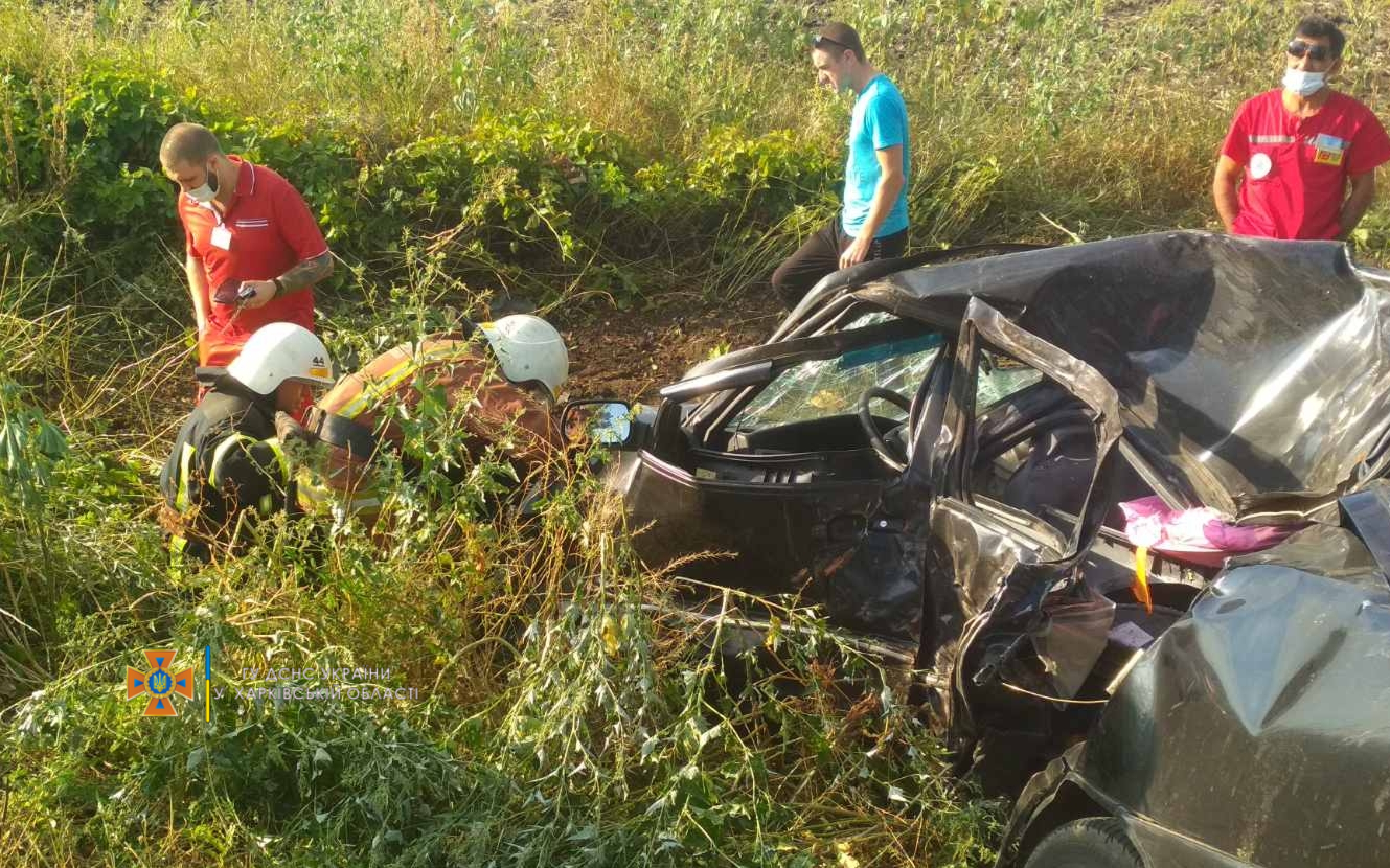 ДТП Харьков: автомобиль Chery Amulet врезался в дерево, водитель погиб