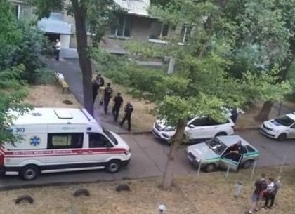 Квартира в крови: В Харькове найден исполосованный ножом труп (фото)
