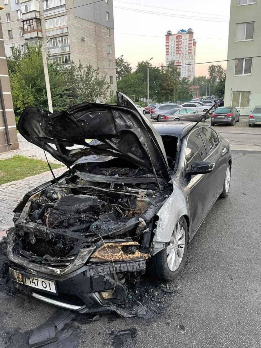 Honda Accord сгорел в Харькове