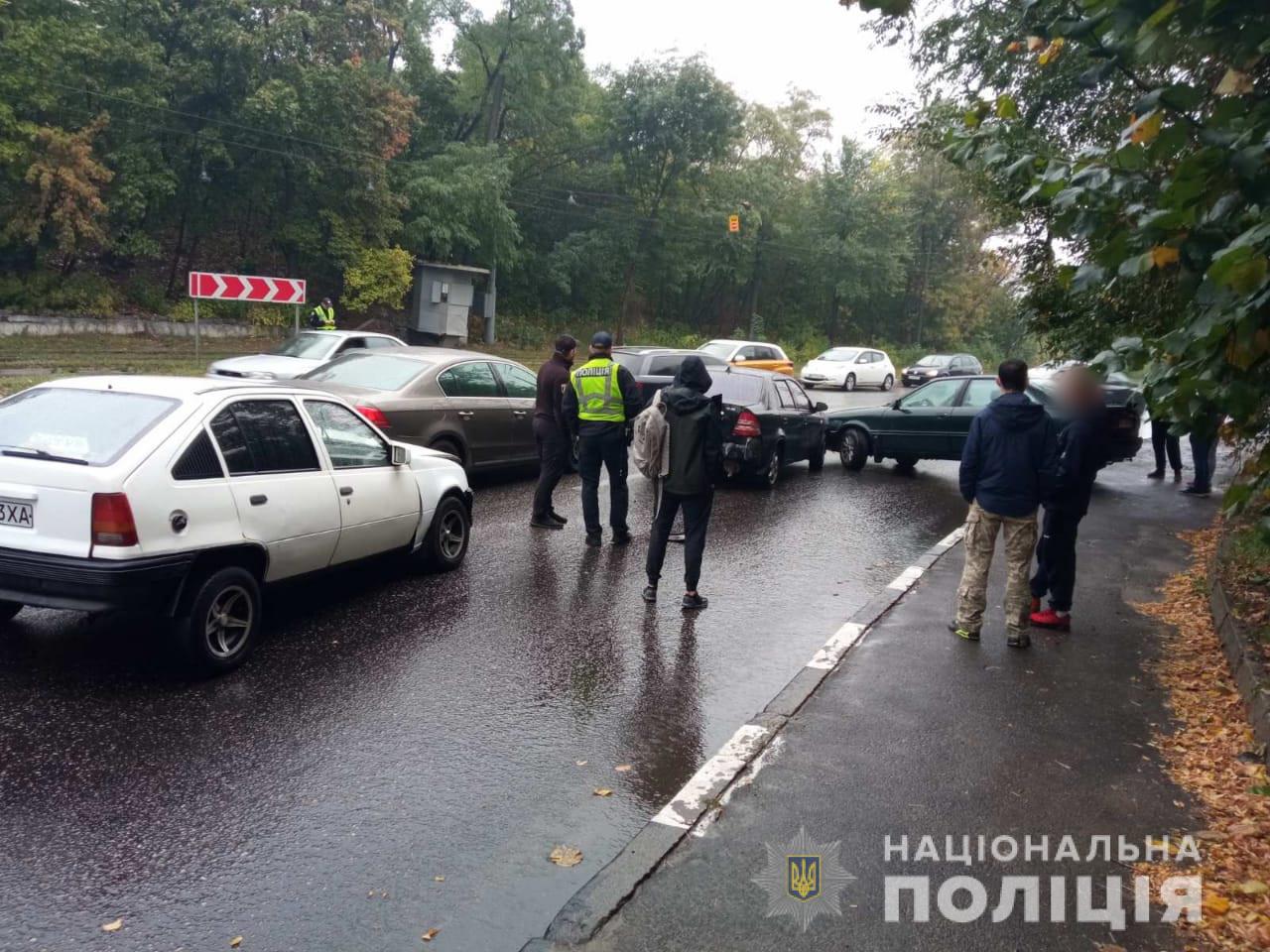 ДТП Харьков: На улице Веснина столкнулись пять машин - Geely, Opel, Audi, Volkswagen Passat и Lincoln