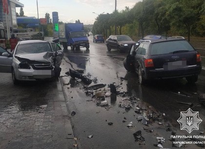 ДТП на Салтовке: В Харькове разбиты авто в четверной аварии (фото, видео)