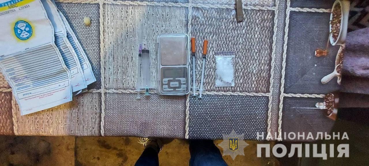 Харьковчанина, устроившего в квартире наркопритон, разоблачила полиция