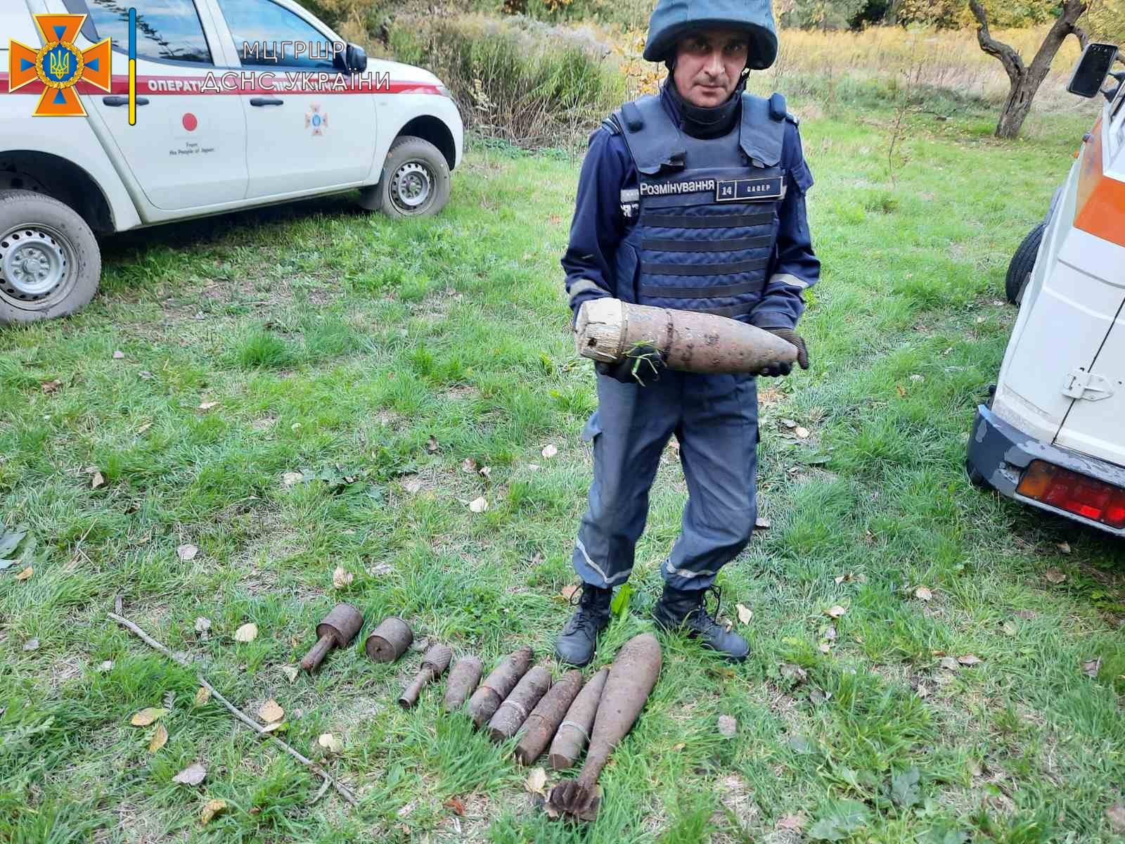 Арсенал снарядов на Харьковщине обнаружили грибники