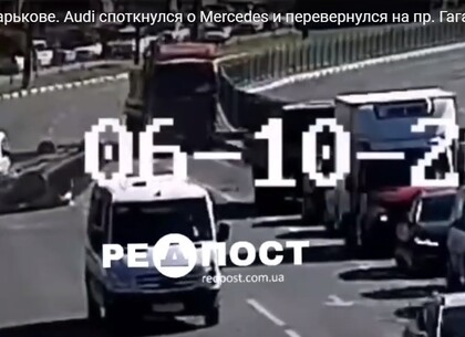 Жесткое ДТП: Автомобильное сальто  на крупной магистрали Харькова (видео)