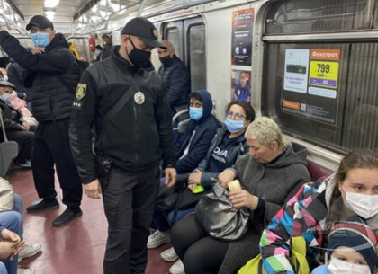 В харьковском метро шерстят нарушителей карантина (фото)