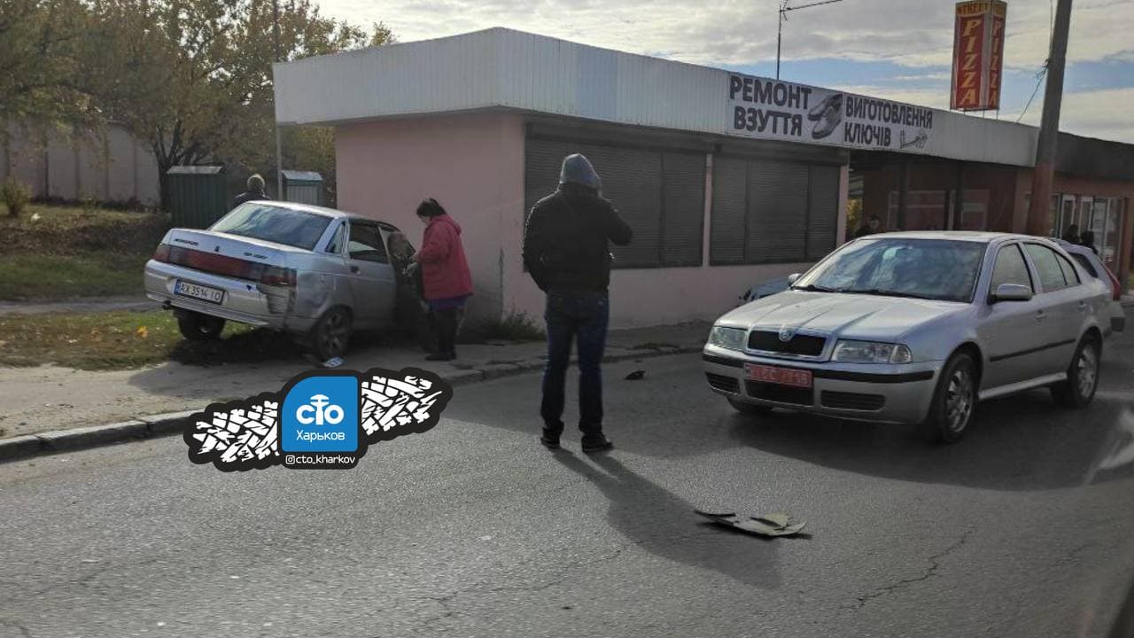 ДТП Харьков: ВАЗ и Toyota столкнулись на улице Гвардейцев Широнинцев