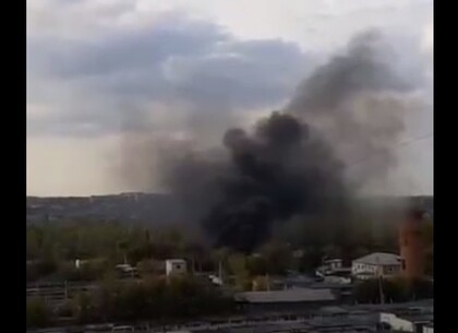 Пожар на Салтовке: в Харькове боролись с пожаром за Эпицентром (видео)