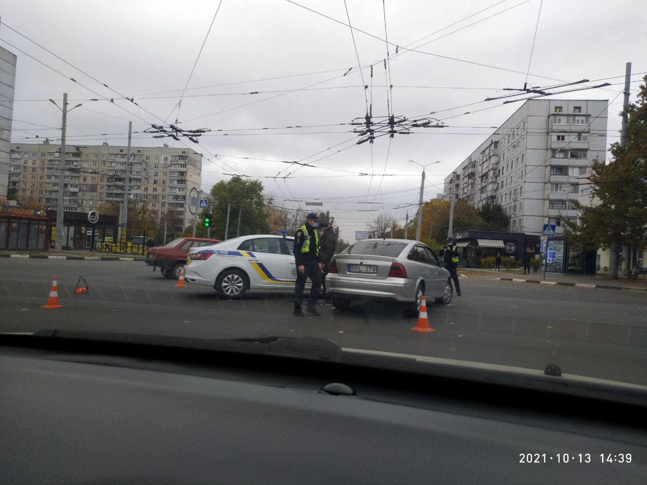 ДТП Харьков: На перекрестке Валентиновской и Гвардейцев Широнинцев столкнулись Renault патрульных и автомобиль Opel