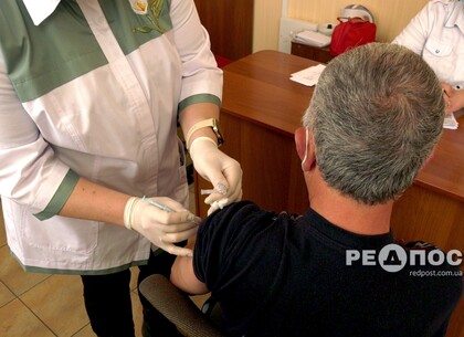 Борьба с коронавирусом в Харькове: идет вакцинация в парке Горького