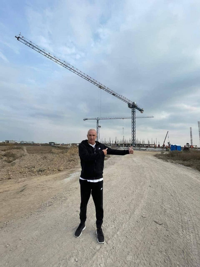 Александр Ярославский на строительстве аэропорта в Днепре