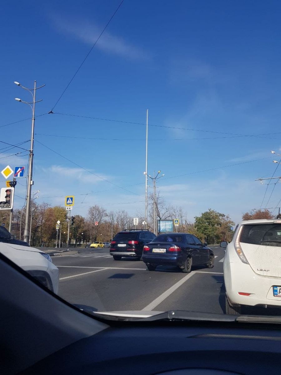 В Харькове спустили флаг с флагштока