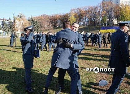 В Харькове университет Воздушных Сил выпустил 247 курсантов-летчиков (фото)