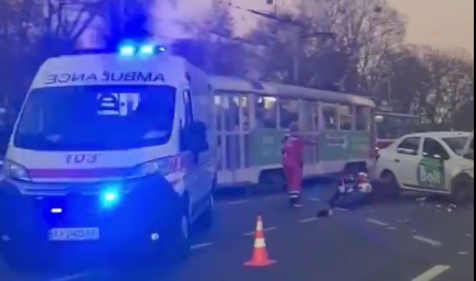 ДТП Харьков: На Московском проспекте, 96 столкнулись авто такси и мотоциклист