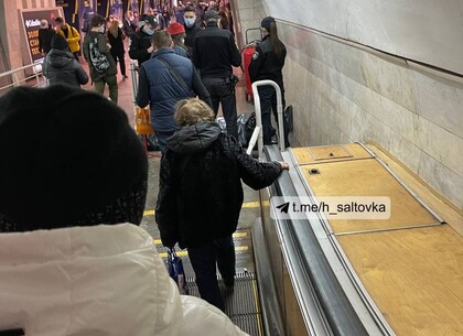 Внезапная смерть: в харьковском метро умер пожилой мужчина (фото)