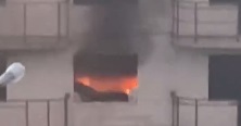 Дым по всей округе: в Харькове  подожгли заброшенную высотку (видео)