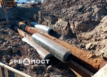Харьковские тепловые сети заменяют трубопровод на Салтовке (фото)