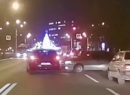 ДТП: Борзый выезд и таран на набережной в Харькове (видео)