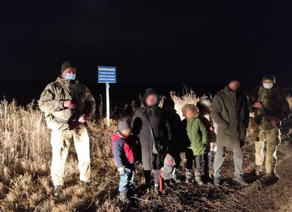 Пытались тайно перейти границу: под Харьковом ночью поймана многодетная семья (фото)